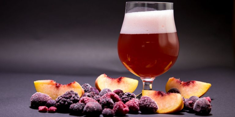 Le birre italiane alla frutta perfette per la bella stagione