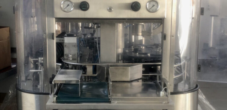 Il Birrificio Farnese vende un’imbottigliatrice rotativa isobarica