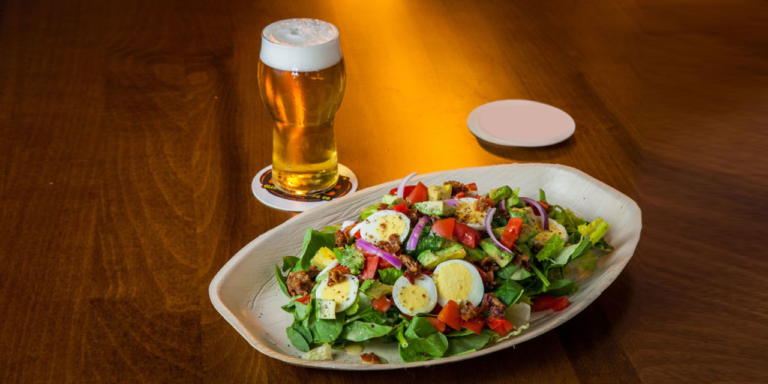 Abbinamenti per l’estate: 5 insalate da accompagnare con la birra