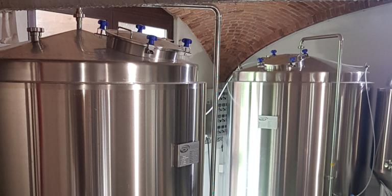 Diciottozerouno vende due tank da 24 hl e un tino miscelatore