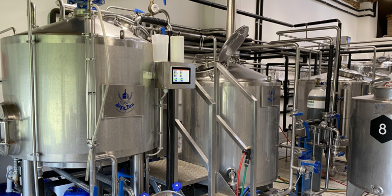 Il birrificio WAR vende sala cottura e fermentatori