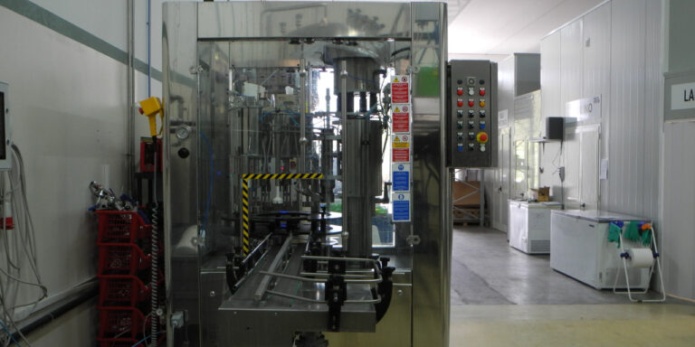 Il birrificio Mezzopasso vende imbottigliatrice Alfatek