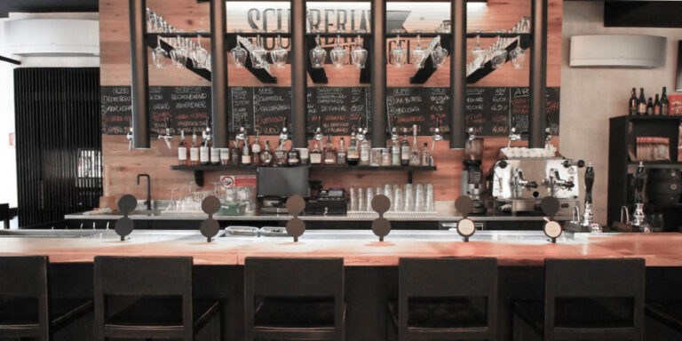 Birra artigianale nel centro di Genova: tre indirizzi per un itinerario a piedi