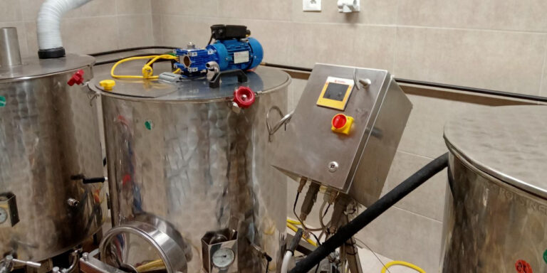 Vendesi impianto produttivo da 300 litri e attrezzature