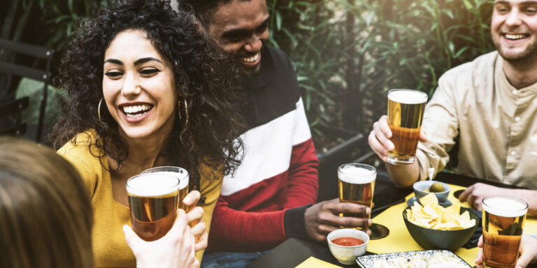 La birra (artigianale) in crescita come consumi e produzione: gli ultimi studi di settore