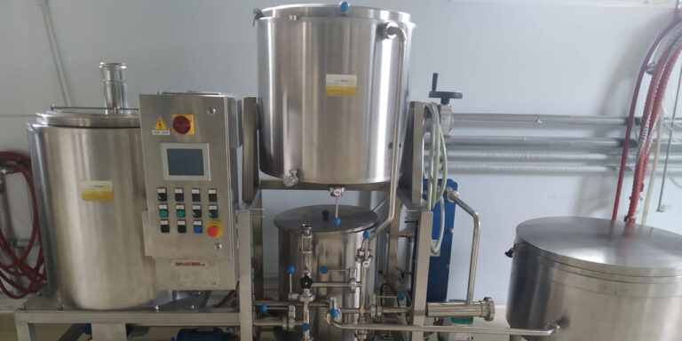 Birrificio vende sala cottura, fermentatori e imbottigliatrice