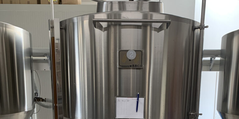 Vendesi due fermentatori troncoconici da 12 ettolitri