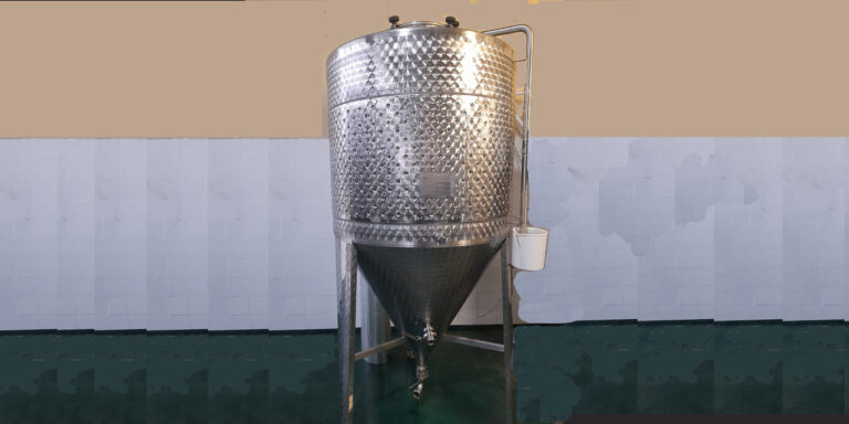 Vendesi un fermentatore troncoconico da 1000 litri