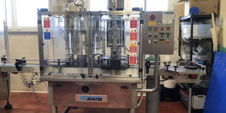 Il birrificio Mostoitaliano vende un’imbottigliatrice automatica