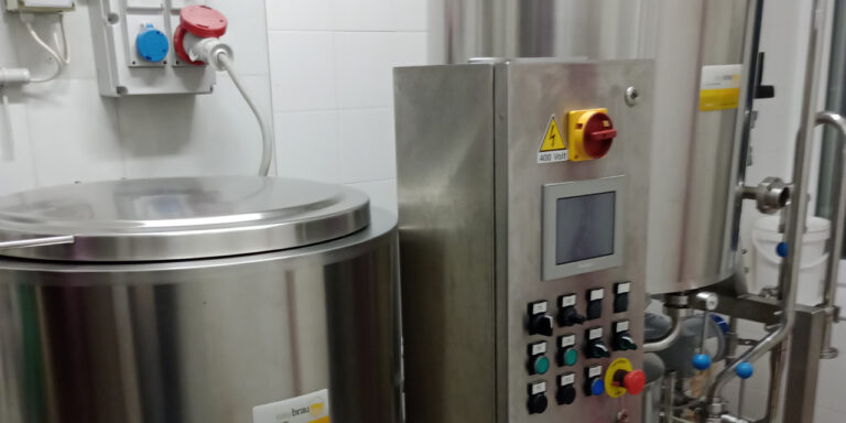 Vendesi impianto produttivo con sala cotte, fermentatori e altre attrezzature