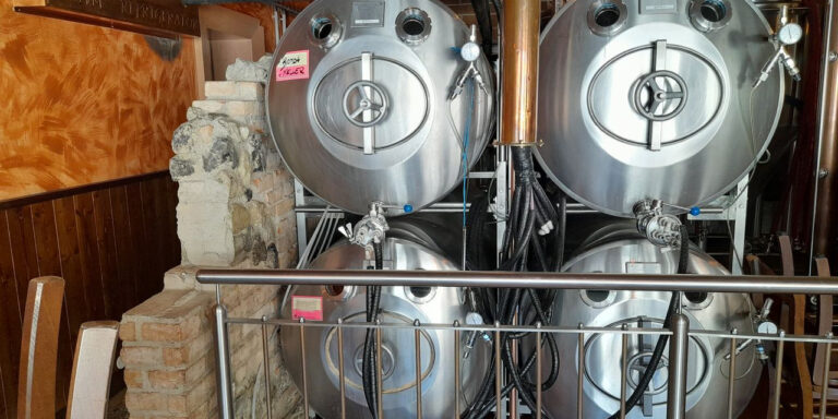 Vendesi tank di spillatura da 1.000 litri ciascuno