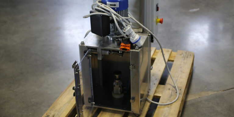 Il birrificio La Gramigna vende un’aggraffatrice pneumatica per lattine