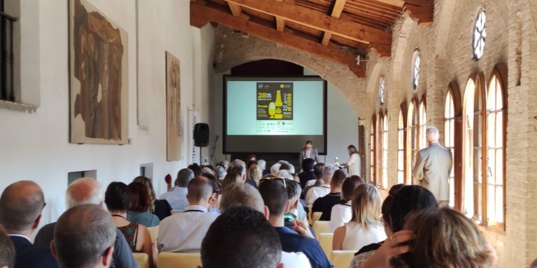 Riutilizzare il luppolo del dry hopping: una ricerca presentata in occasione dei 20 anni del CERB