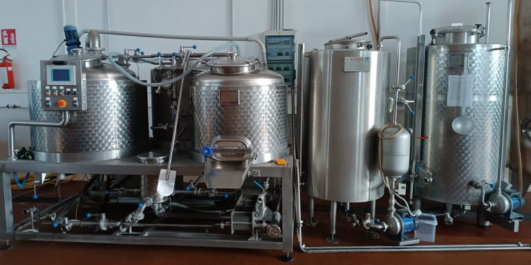 Vendesi impianto di produzione completo e attrezzature