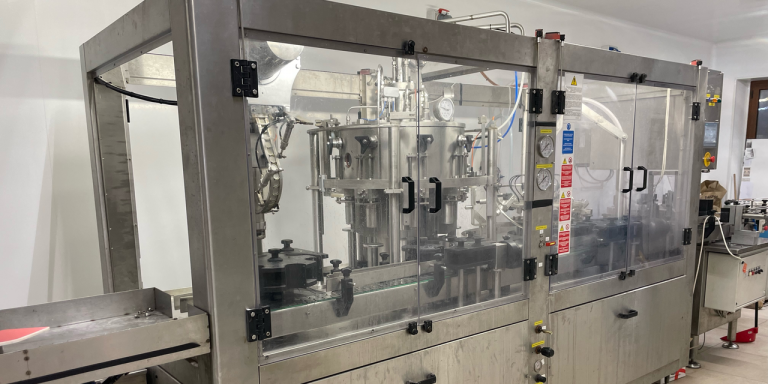 Il Birrificio Isola vende una linea di imbottigliamento automatica isobarica