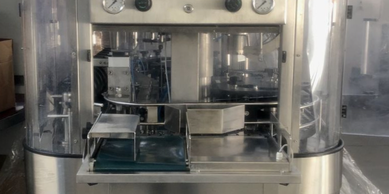 Il Birrificio Torre in Pietra vende un’imbottigliatrice rotativa isobarica