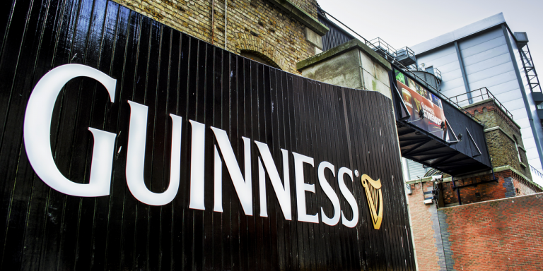 House of Guinness: la famosa birra irlandese diventa una serie Netflix