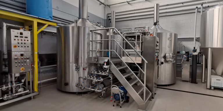 Vendesi impianto di produzione completo e attrezzature