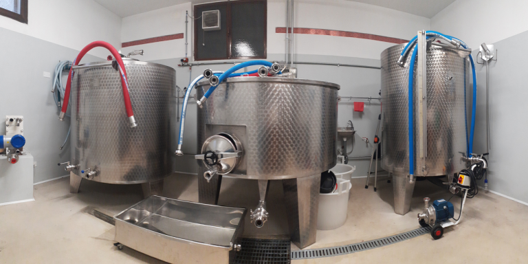 Il Birrificio Bachground vende impianto da 10 hl, fermentatori e attrezzature
