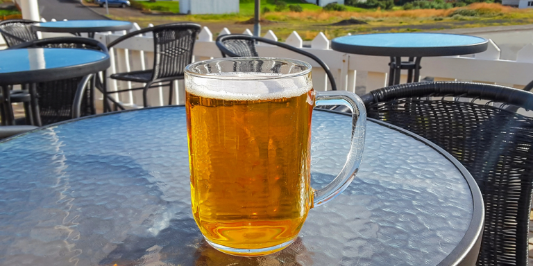 L’incredibile storia del proibizionismo islandese, che vietò la birra per oltre 70 anni