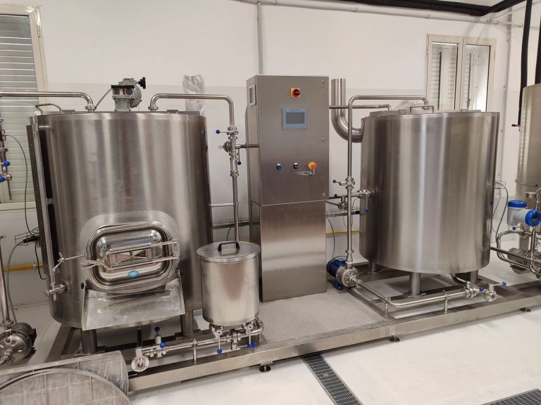 Birrificio in provincia di Foggia vende intero impianto di produzione (mai utilizzato), comprensivo di sala cotta, fermentatori e altro