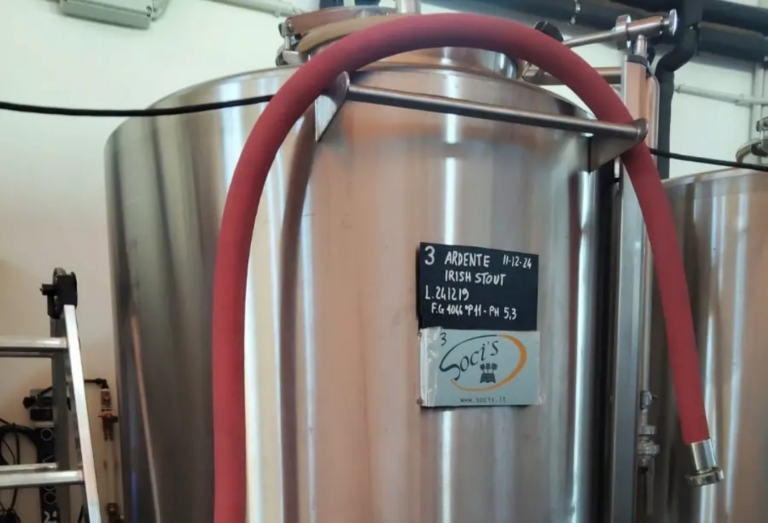 Birrificio vende fermentatori da 10 hl e imbottigliatrice