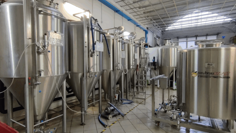 Vendesi birrificio con sala cotte da 5hl, fermentatori e attrezzature