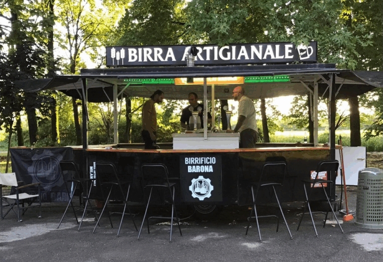 Il Birrificio Barona di Milano vende rimorchio truck food con 6 vie di spillatura