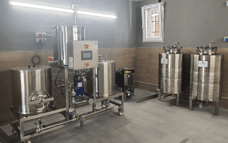 Vendesi sala cotte Nano Brewery, fermentatori e altre attrezzature
