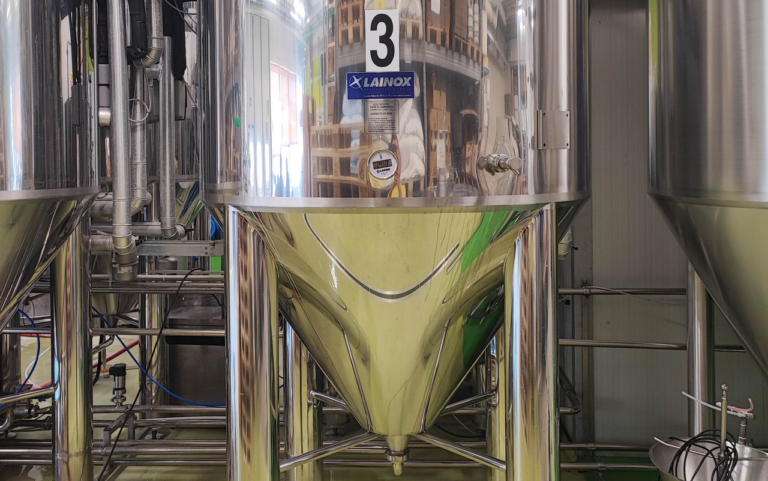 Birrificio in provincia di Bologna vende fermentatori e miscelatore