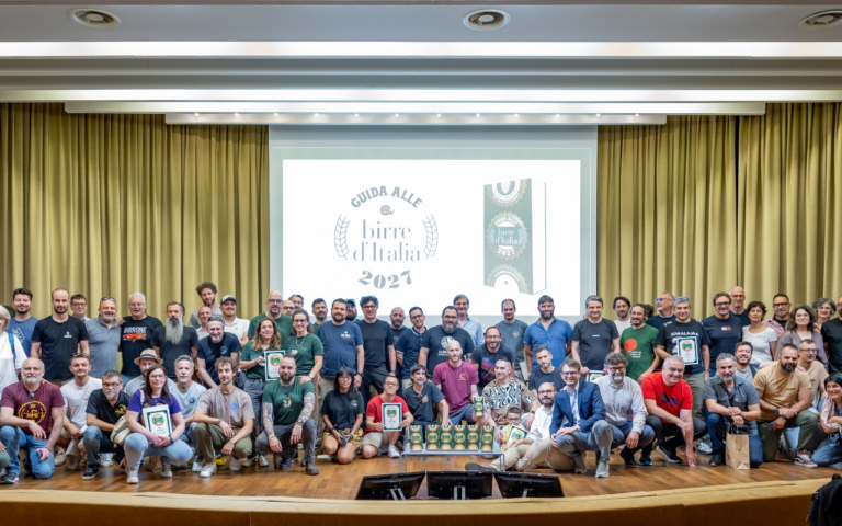 I riconoscimenti, i premi speciali e il decalogo della Guida alle Birre d’Italia 2027 di Slow Food